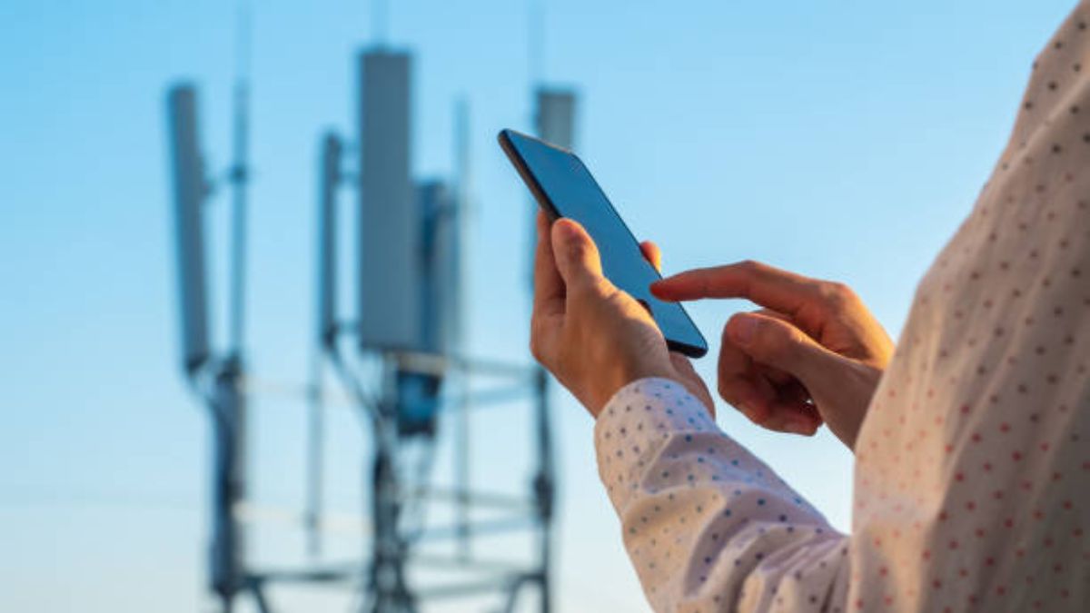 reliance-jio-vodafone-idea-and-bharti-airtel-to-ramp-up-hiring-by-25-in-fy24-report